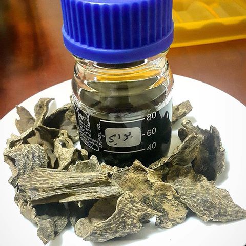 دهن عود طبيعي